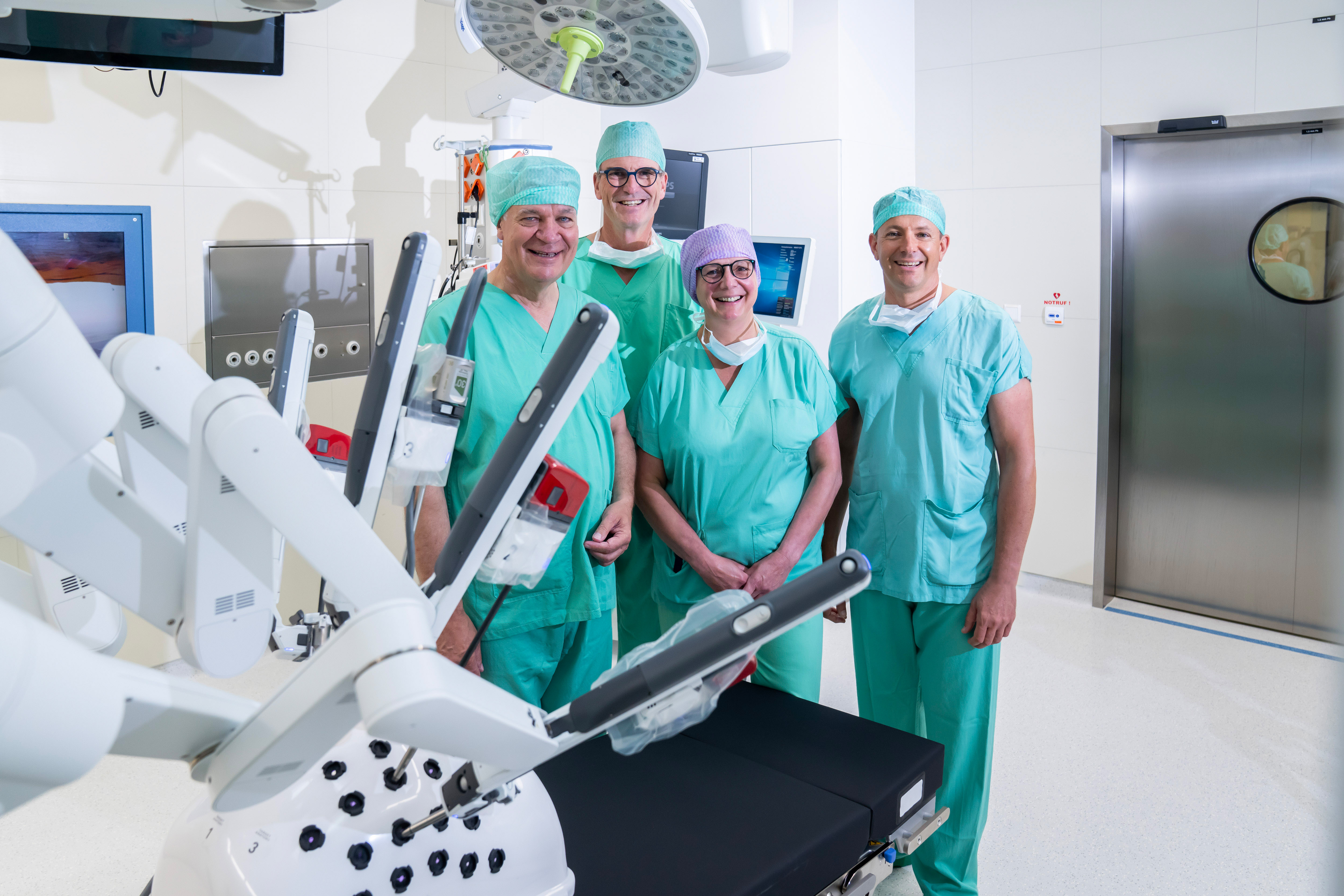 Besichtigung des neuen OP-Roboters im LK Mistelbach-Gänserndorf